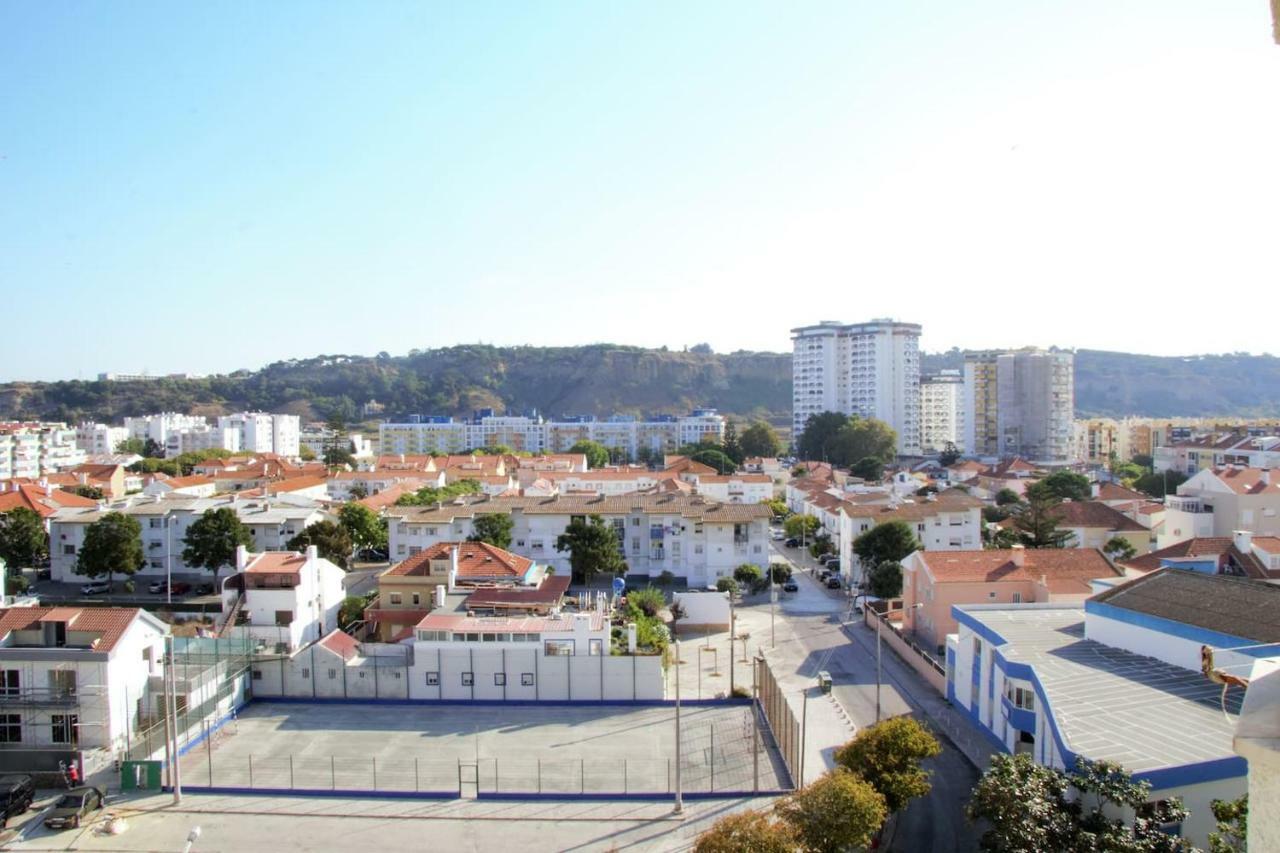 Amazing Panoramic View In Caparica Apartment